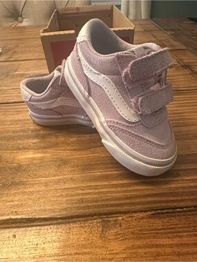 Vans Kids Velcro Sneakers in Light Pink and White